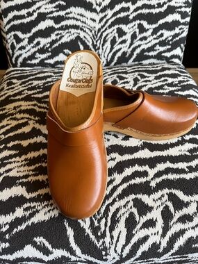 Vintage leather clogs   Sz43